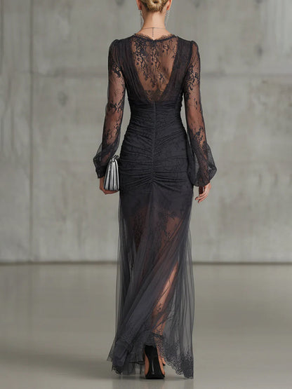 Camille | Longue robe noire à décolleté en V